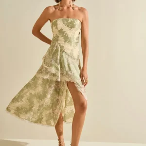 Vestido em renda sem mangas